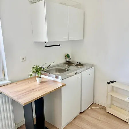 Cosy Near Metro U1 *